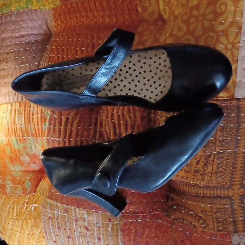 American Eagle Lower East Side Women Kim Black leather Mary Jane Pumps, sz 9 - Picture 1 of 9